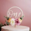 Ξύλινο Cake topper 'One' με λουλούδια Ροζ-Σομόν